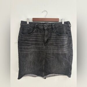 Universal Thread Dark Gray Denim Skirt | faded black denim skirt size 14
